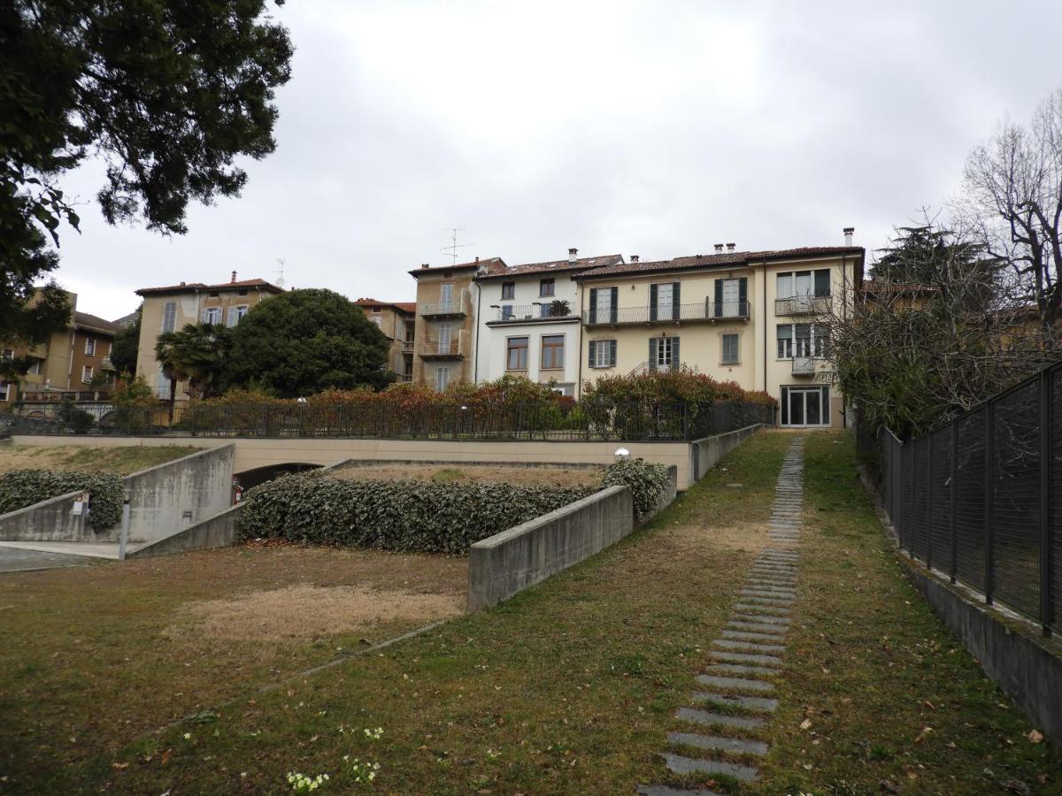 Villa Maghetti - Modernized Flat In Historic Palazzo In The Center Of Luino Zewnętrze zdjęcie