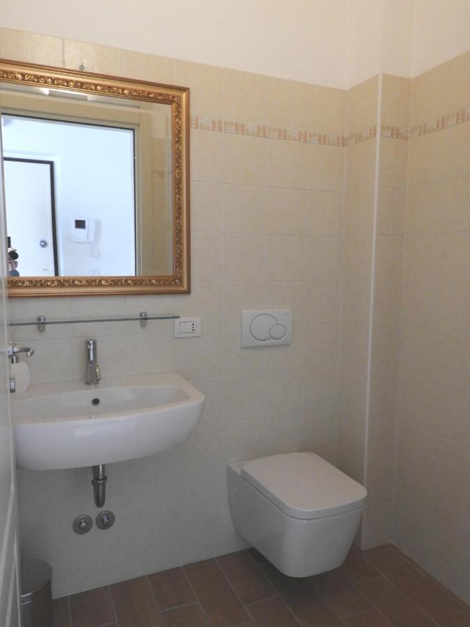 Villa Maghetti - Modernized Flat In Historic Palazzo In The Center Of Luino Zewnętrze zdjęcie