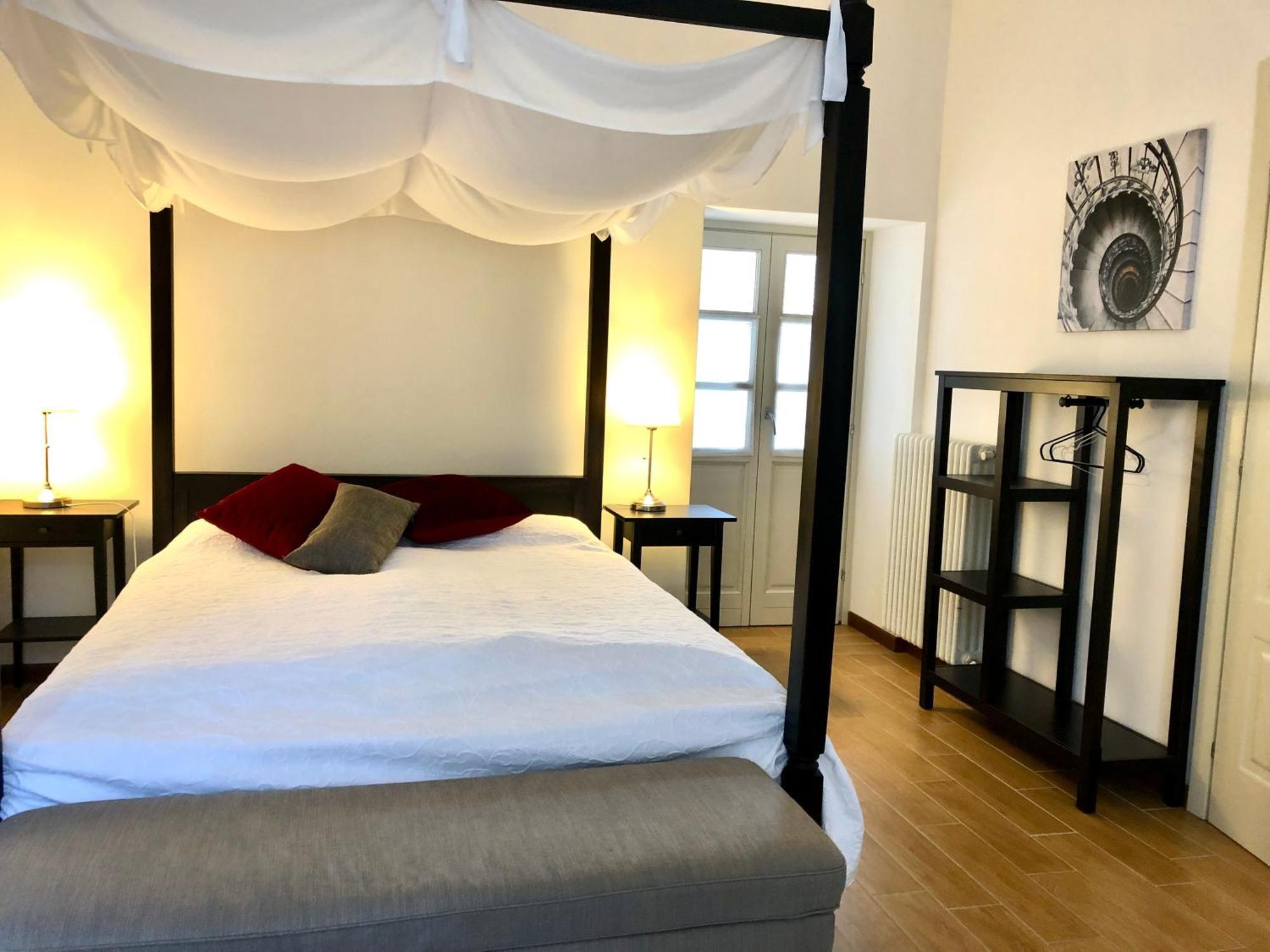 Villa Maghetti - Modernized Flat In Historic Palazzo In The Center Of Luino Zewnętrze zdjęcie