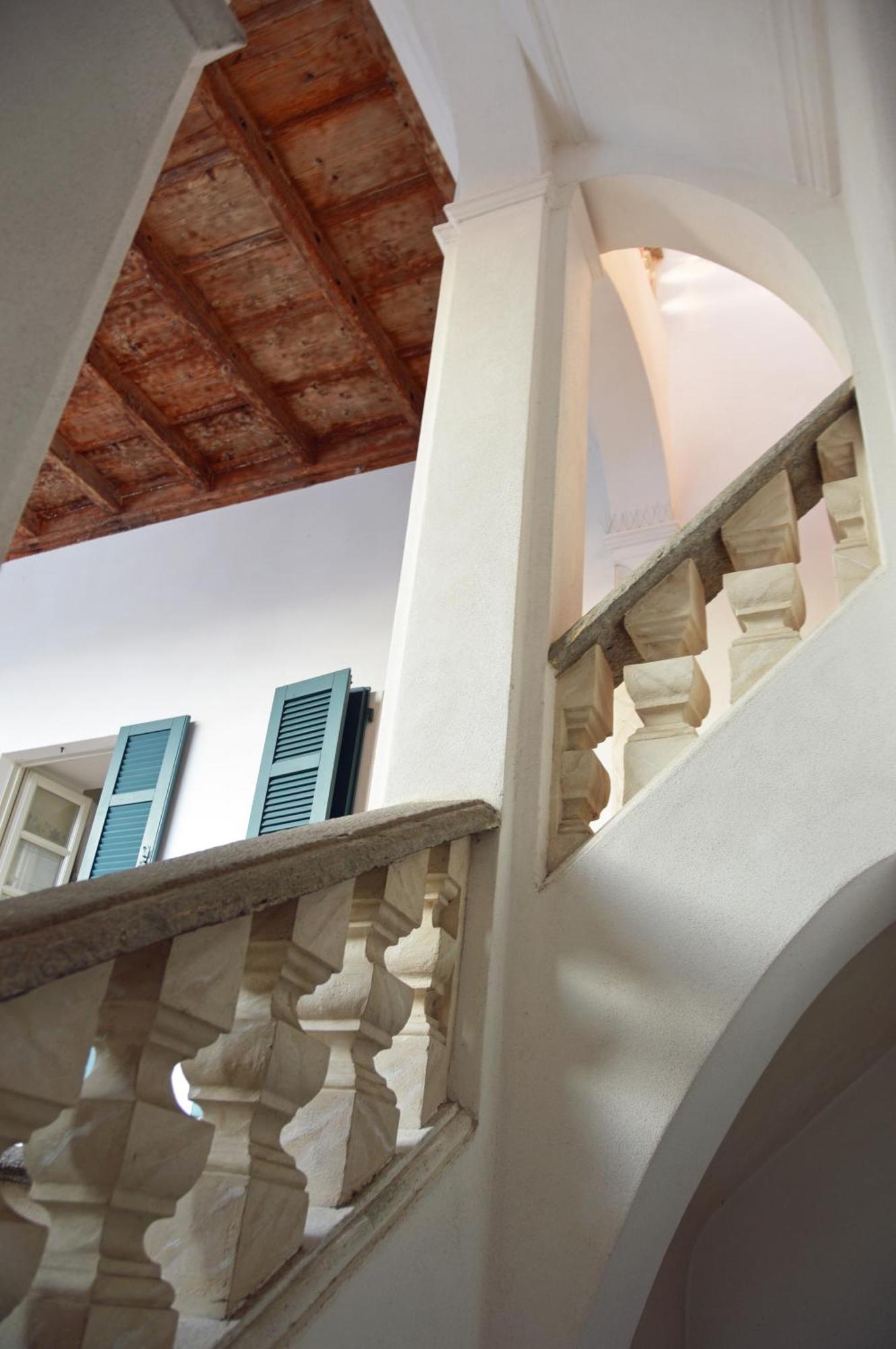 Villa Maghetti - Modernized Flat In Historic Palazzo In The Center Of Luino Zewnętrze zdjęcie